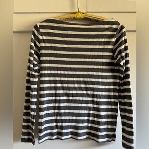 GAP Boat Neck Gray and White Stripe Long Sleeve Tee Shirt in Large